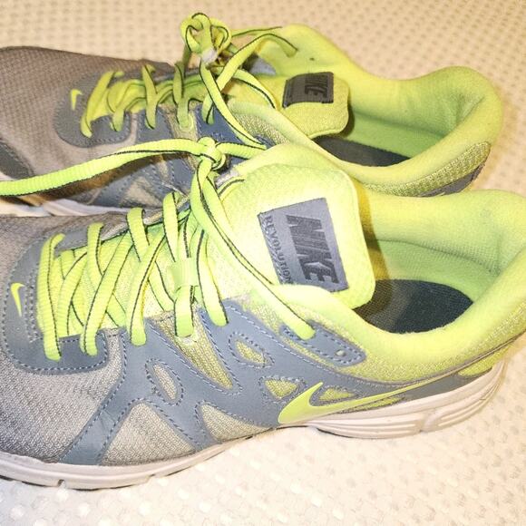 NIKE EUC MENS SIZE 9.5 REVOLUTION 2 RUNNING SNEAKERS SHOES - Picture 2 of 9